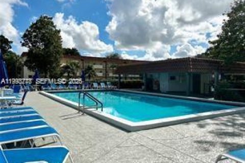 Купить кондоминиум в Пемброк-Пайнс, Флорида 1 спальня, 83.61м2, № 2055494 - фото 26