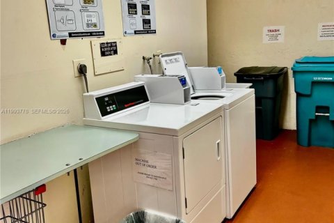 Купить кондоминиум в Пемброк-Пайнс, Флорида 1 спальня, 83.61м2, № 2055494 - фото 17