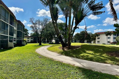 Купить кондоминиум в Пемброк-Пайнс, Флорида 1 спальня, 83.61м2, № 2055494 - фото 16