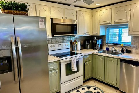 Кондоминиум с 1 спальней в Пемброк-Пайнс, Флорида № 2055494