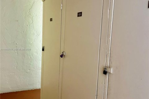 Купить кондоминиум в Пемброк-Пайнс, Флорида 1 спальня, 83.61м2, № 2055494 - фото 18