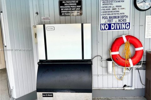 Купить кондоминиум в Пемброк-Пайнс, Флорида 1 спальня, 83.61м2, № 2055494 - фото 28