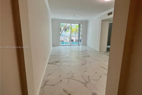 Condo in Surfside, Florida, 1 bedroom  № 1864792 - photo 13