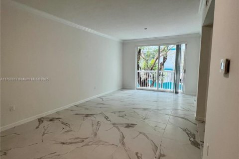 Condo in Surfside, Florida, 1 bedroom  № 1864792 - photo 9