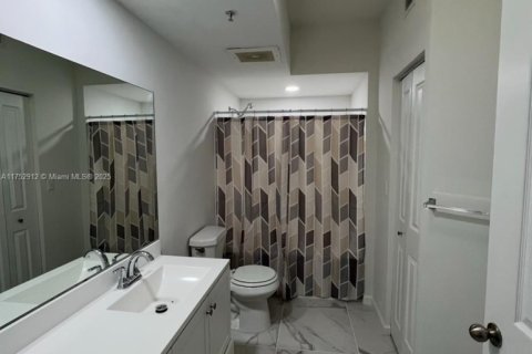 Condo in Surfside, Florida, 1 bedroom  № 1864792 - photo 16