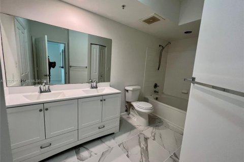 Condo in Surfside, Florida, 1 bedroom  № 1864792 - photo 19