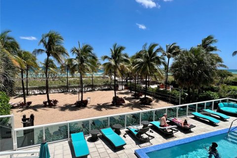 Condo in Surfside, Florida, 1 bedroom  № 1864792 - photo 25