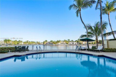 Condo in Aventura, Florida, 6 bedrooms  № 2397383 - photo 4
