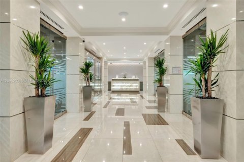 Condo in Aventura, Florida, 6 bedrooms  № 2397383 - photo 29