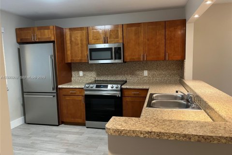 Condominio en alquiler en Weston, Florida, 2 dormitorios, 114.36 m2 № 2084039 - foto 5