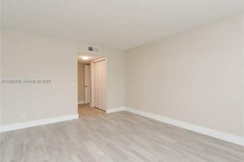 Condominio en alquiler en Weston, Florida, 2 dormitorios, 114.36 m2 № 2084039 - foto 13