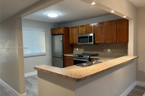 Condominio en alquiler en Weston, Florida, 2 dormitorios, 114.36 m2 № 2084039 - foto 4
