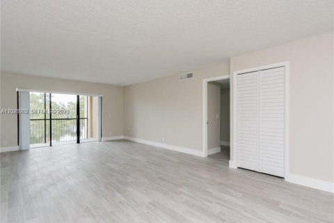 Condominio en alquiler en Weston, Florida, 2 dormitorios, 114.36 m2 № 2084039 - foto 9