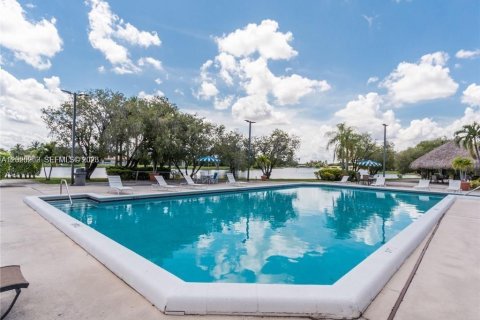Condominio en alquiler en Weston, Florida, 2 dormitorios, 114.36 m2 № 2084039 - foto 23
