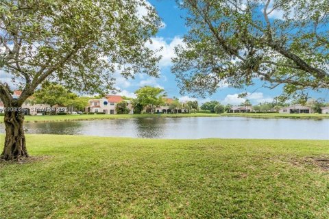 Condominio en Weston, Florida, 2 dormitorios  № 2084039