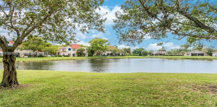 Condominio en Weston, Florida, 2 dormitorios  № 2084039