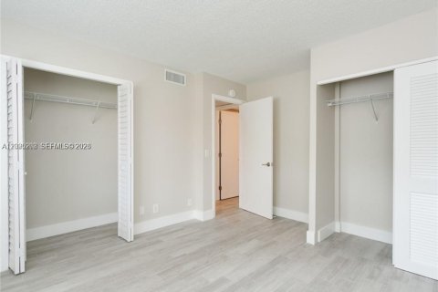 Condominio en alquiler en Weston, Florida, 2 dormitorios, 114.36 m2 № 2084039 - foto 17