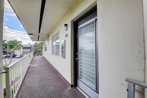 Condo in Delray Beach, Florida, 1 bedroom  № 678612 - photo 1