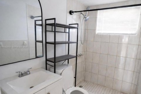 Casa en alquiler en North Miami, Florida, 2 dormitorios, 139.35 m2 № 2026537 - foto 8