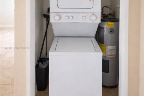 Casa en alquiler en North Miami, Florida, 2 dormitorios, 139.35 m2 № 2026537 - foto 7