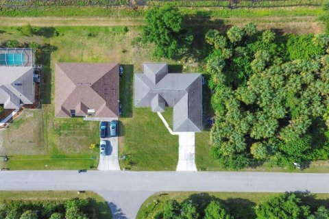Villa ou maison à vendre à North Port, Floride: 3 chambres, 165.09 m2 № 1886071 - photo 2