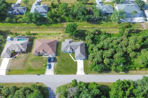 Villa ou maison à vendre à North Port, Floride: 3 chambres, 165.09 m2 № 1886071 - photo 3