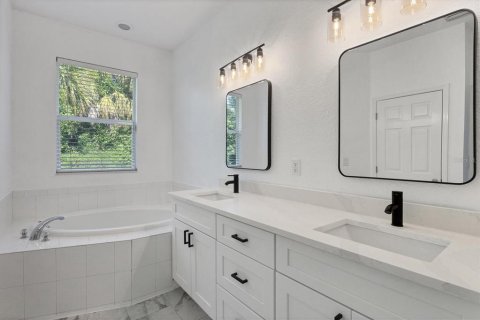 Villa ou maison à vendre à North Port, Floride: 3 chambres, 165.09 m2 № 1886071 - photo 19