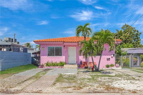 Коммерческая недвижимость в Майами, Флорида 183.02м2 № 2056515