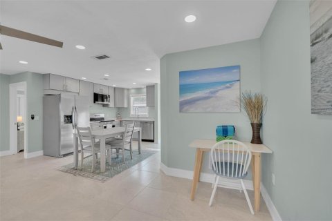 Condo in Longboat Key, Florida, 2 bedrooms  № 2318775 - photo 16
