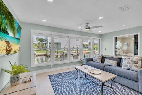 Condo in Longboat Key, Florida, 2 bedrooms  № 2318775 - photo 18