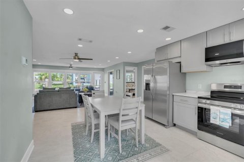 Condo in Longboat Key, Florida, 2 bedrooms  № 2318775 - photo 8