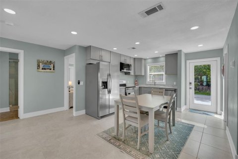 Condo in Longboat Key, Florida, 2 bedrooms  № 2318775 - photo 9