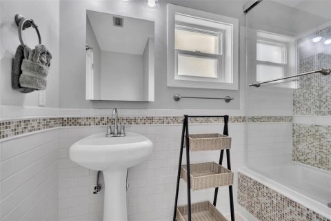 Condo in Longboat Key, Florida, 2 bedrooms  № 2318775 - photo 29