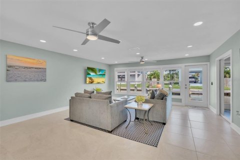 Condo in Longboat Key, Florida, 2 bedrooms  № 2318775 - photo 17