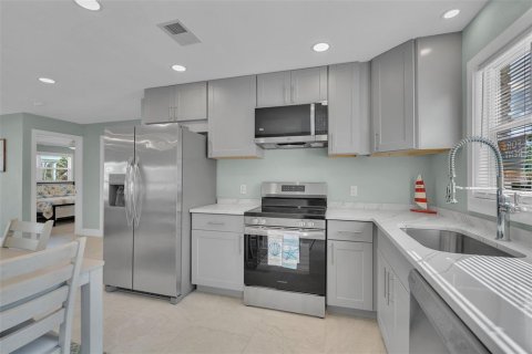 Condo in Longboat Key, Florida, 2 bedrooms  № 2318775 - photo 11