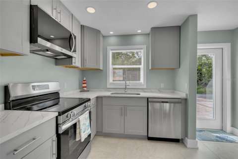 Condo in Longboat Key, Florida, 2 bedrooms  № 2318775 - photo 13