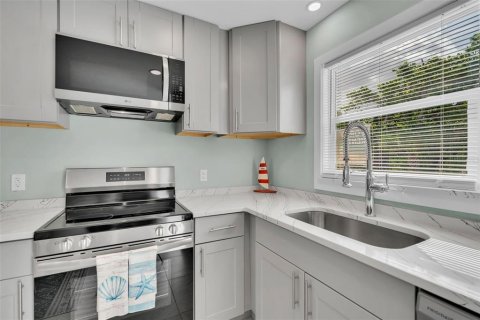 Condo in Longboat Key, Florida, 2 bedrooms  № 2318775 - photo 14