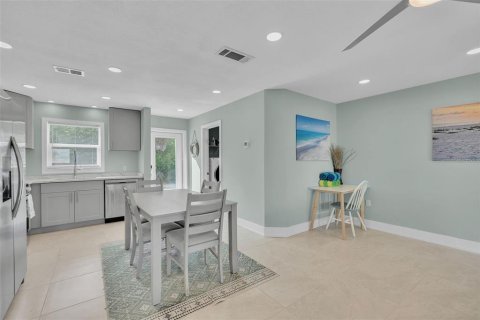 Condo in Longboat Key, Florida, 2 bedrooms  № 2318775 - photo 10