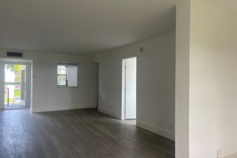 Condo in Margate, Florida, 2 bedrooms  № 2083302 - photo 2