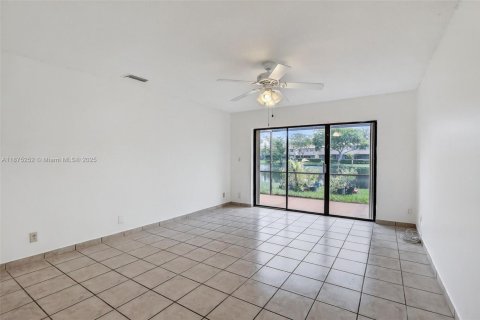 Купить кондоминиум в Санрайз, Флорида 3 спальни, 153.29м2, № 1895885 - фото 7