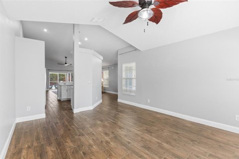 House in Tarpon Springs, Florida 3 bedrooms, 151.06 sq.m. № 2337282 - photo 15