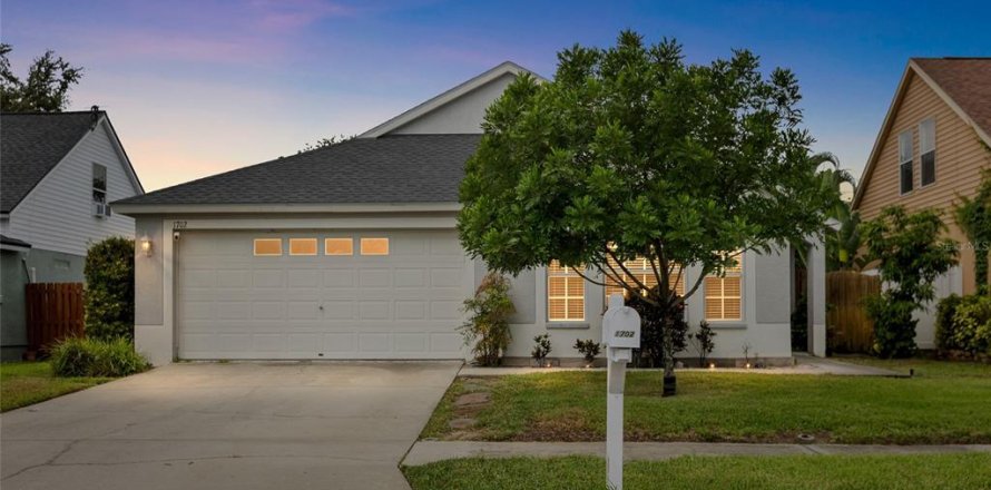 House in Tarpon Springs, Florida 3 bedrooms, 151.06 sq.m. № 2337282