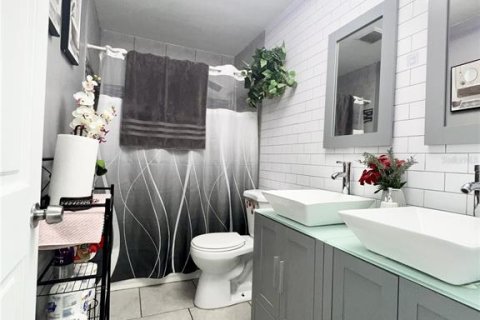 Casa en venta en Tampa, Florida, 3 dormitorios, 137.5 m2 № 2115530 - foto 11