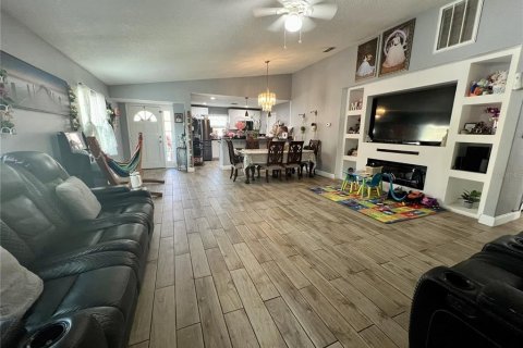 Casa en venta en Tampa, Florida, 3 dormitorios, 137.5 m2 № 2115530 - foto 4