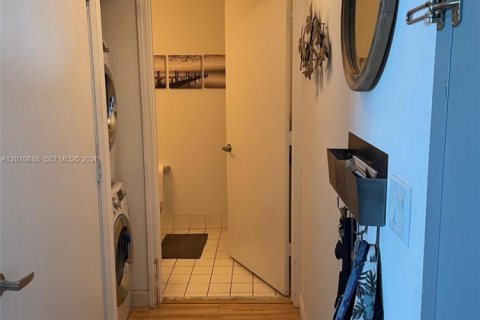 Copropriété à louer à Miami, Floride: 1 chambre, 70.7 m2 № 2076671 - photo 13