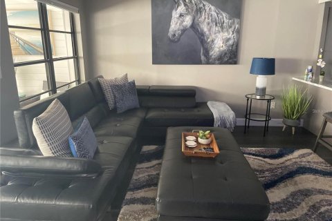 Condo in Palm Harbor, Florida, 1 bedroom № 2108005 - photo 3