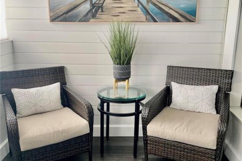 Condo in Palm Harbor, Florida, 1 bedroom № 2108005 - photo 12
