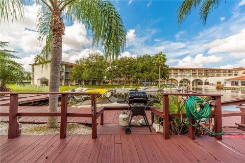 Condo in Palm Harbor, Florida, 1 bedroom № 2108005 - photo 22