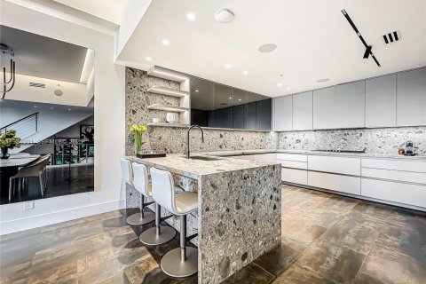 Condo in Hollywood, Florida, 2 bedrooms  № 1992902 - photo 20