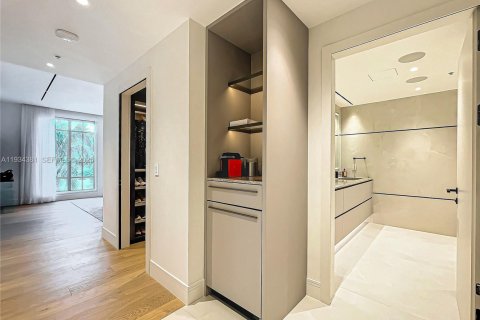 Condo in Hollywood, Florida, 2 bedrooms  № 1992902 - photo 22